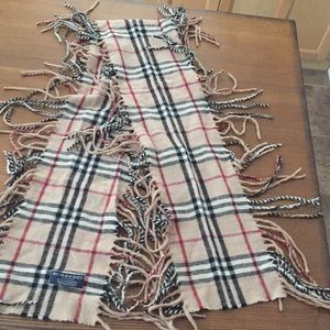 Never worn Burberry fringe nova scarf
